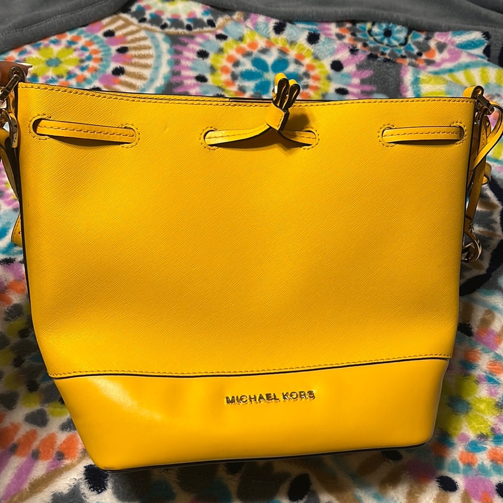 Michael Kors bucket bag crossbody